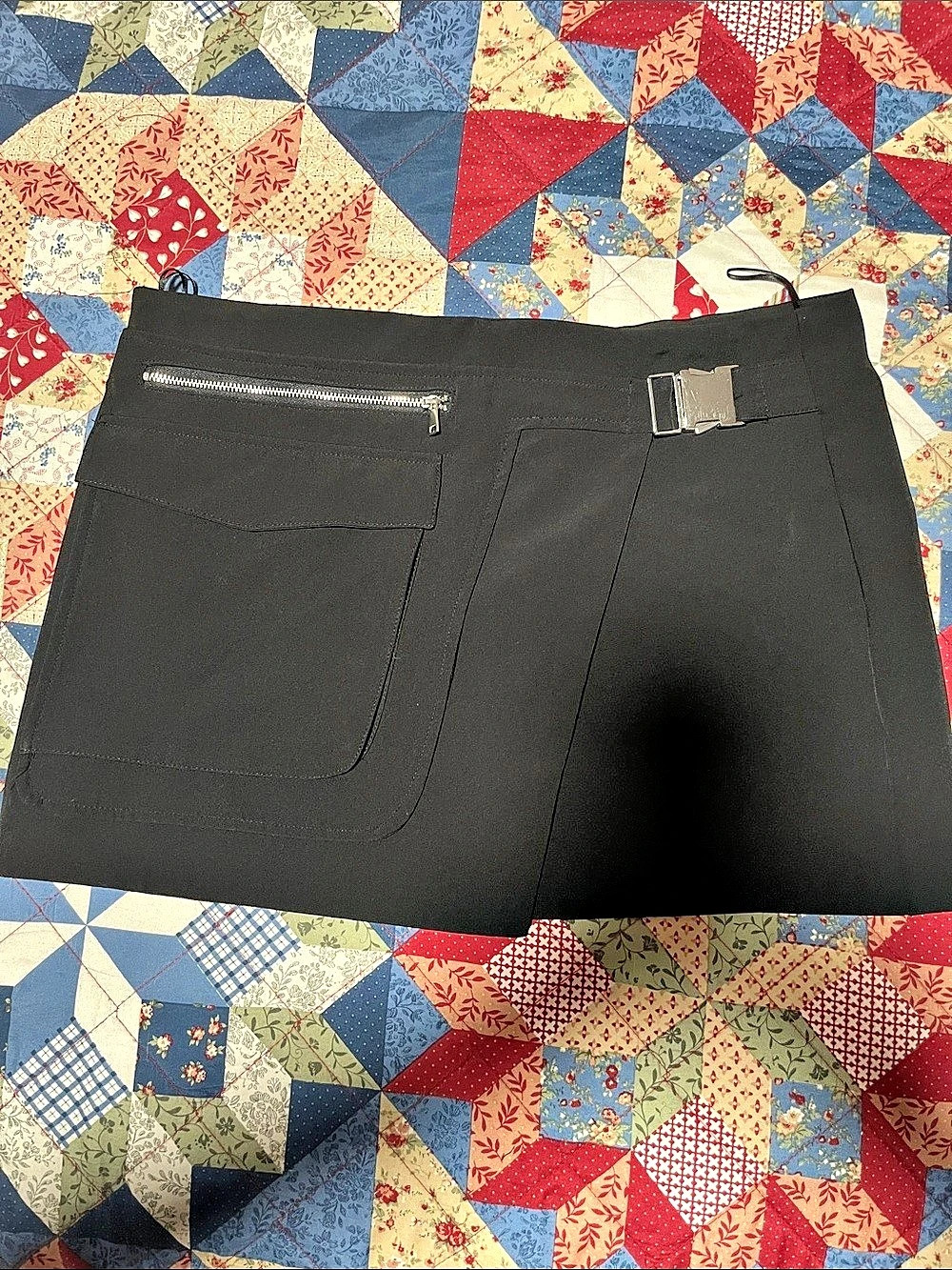Zara Mini Skirt in Black Size Large Like New